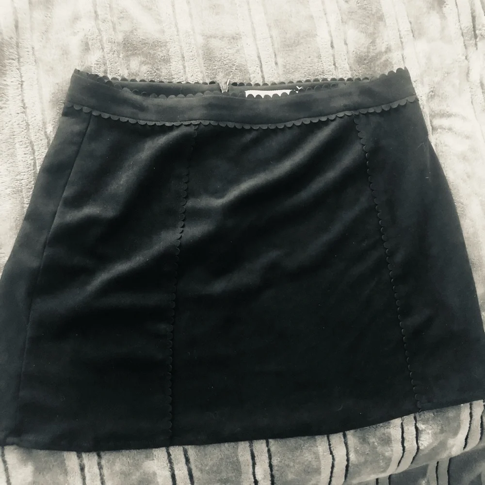 Francesca’s suede mini skirt - Picture 6 of 9